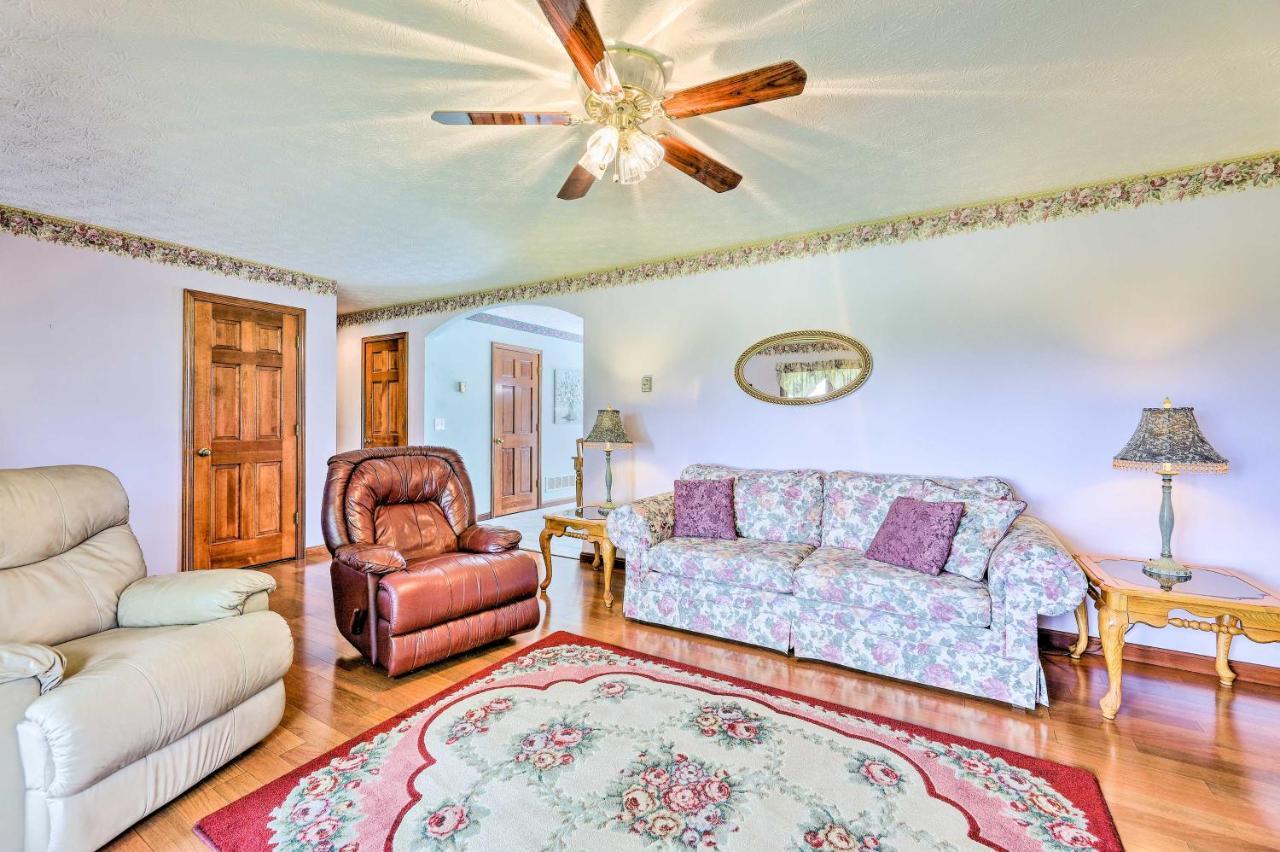Charming Williamstown Retreat With Private Yard Villa Bagian luar foto