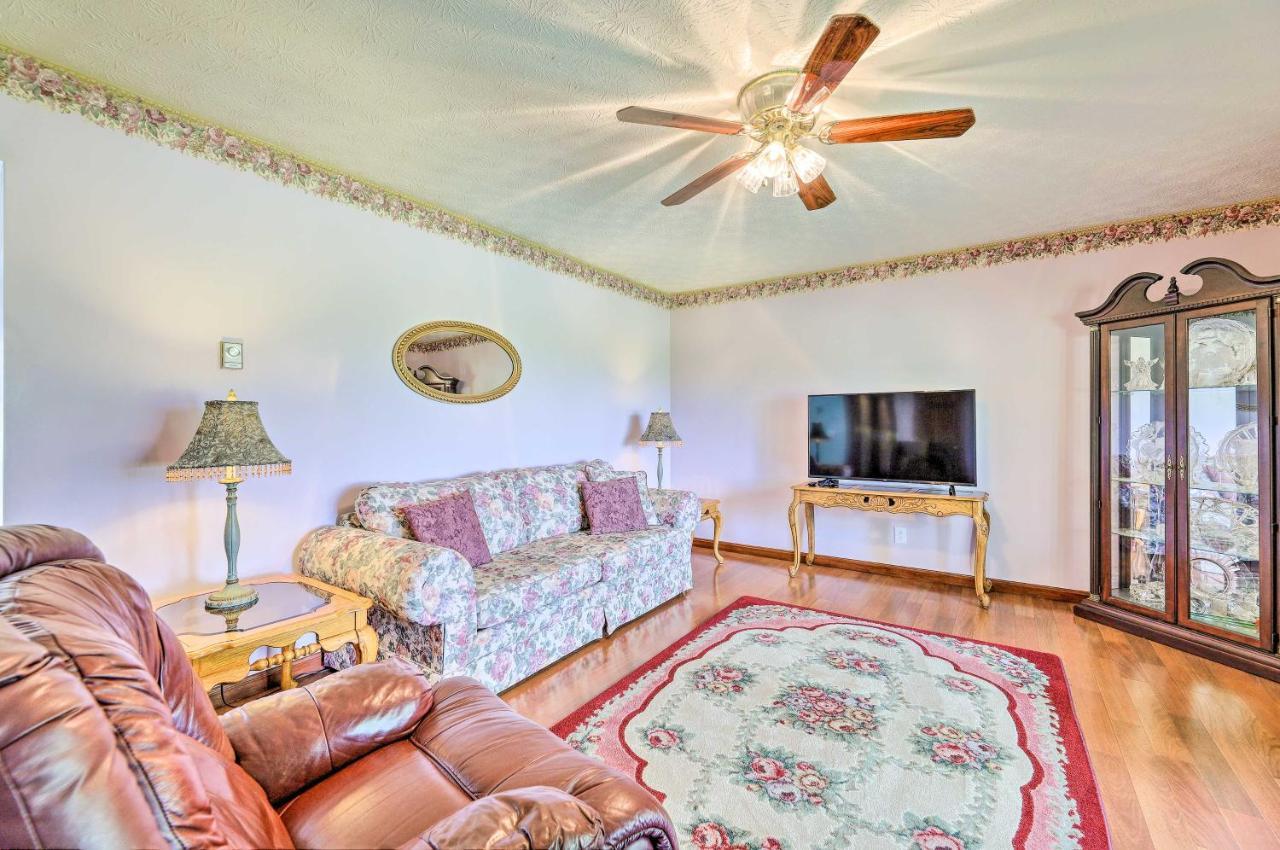 Charming Williamstown Retreat With Private Yard Villa Bagian luar foto