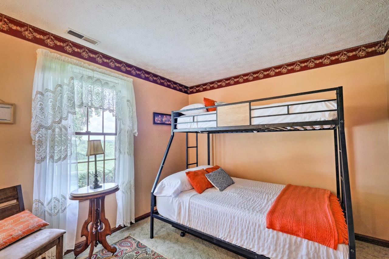 Charming Williamstown Retreat With Private Yard Villa Bagian luar foto