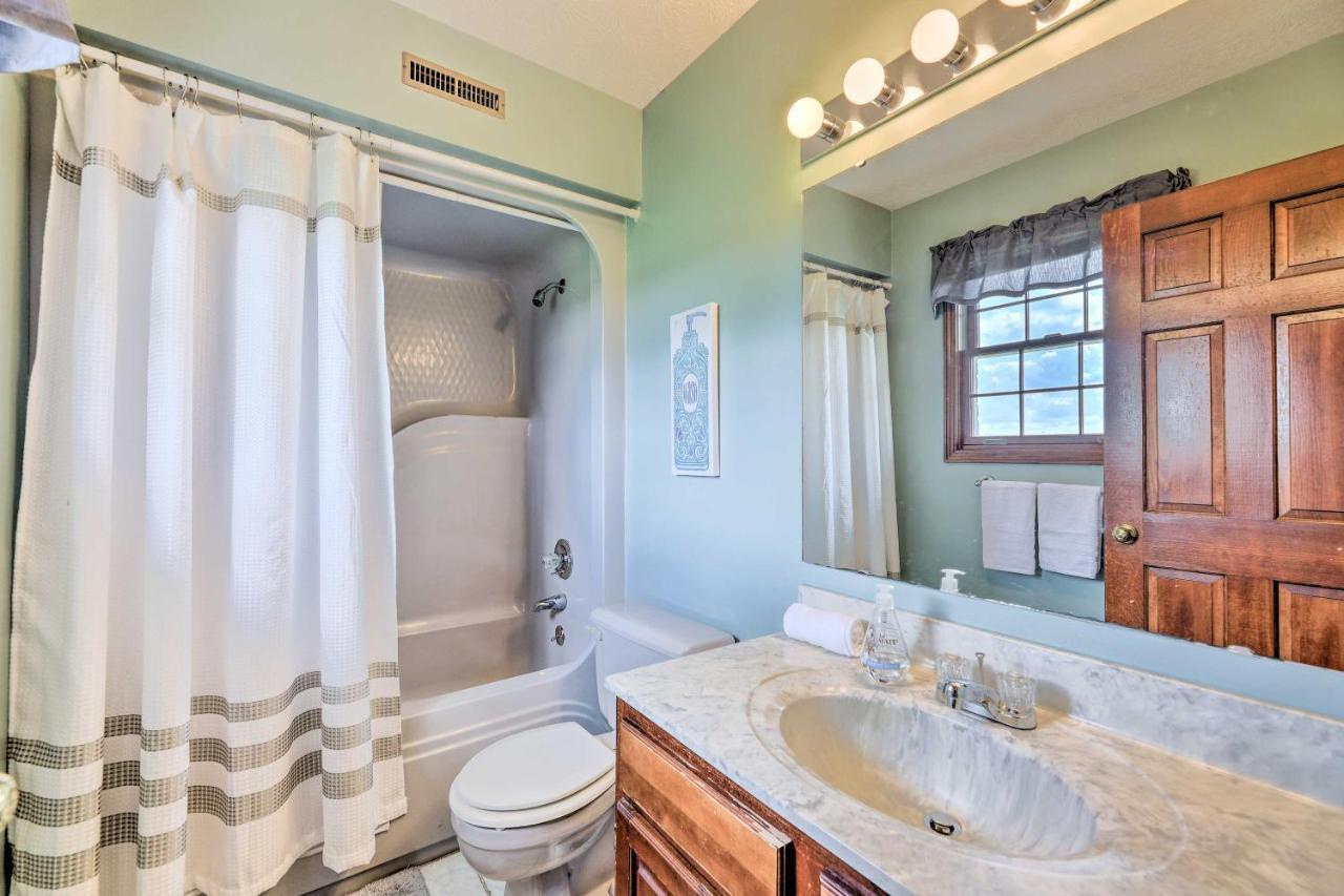 Charming Williamstown Retreat With Private Yard Villa Bagian luar foto